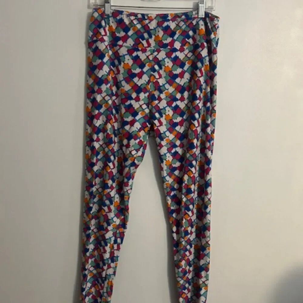 LuLaRoe Multi-color Geometric print leggings Tall & Curvy